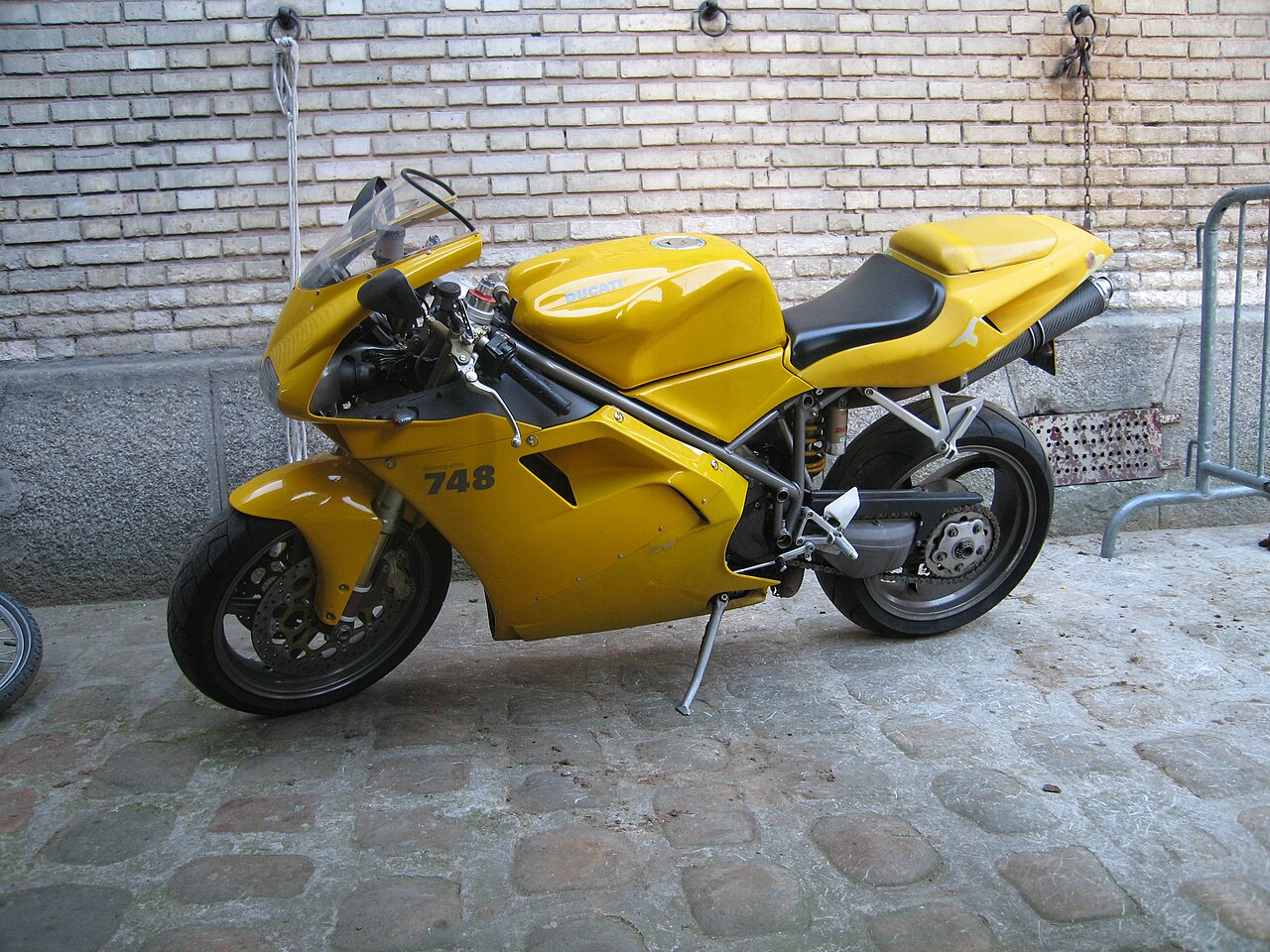Ducati 748