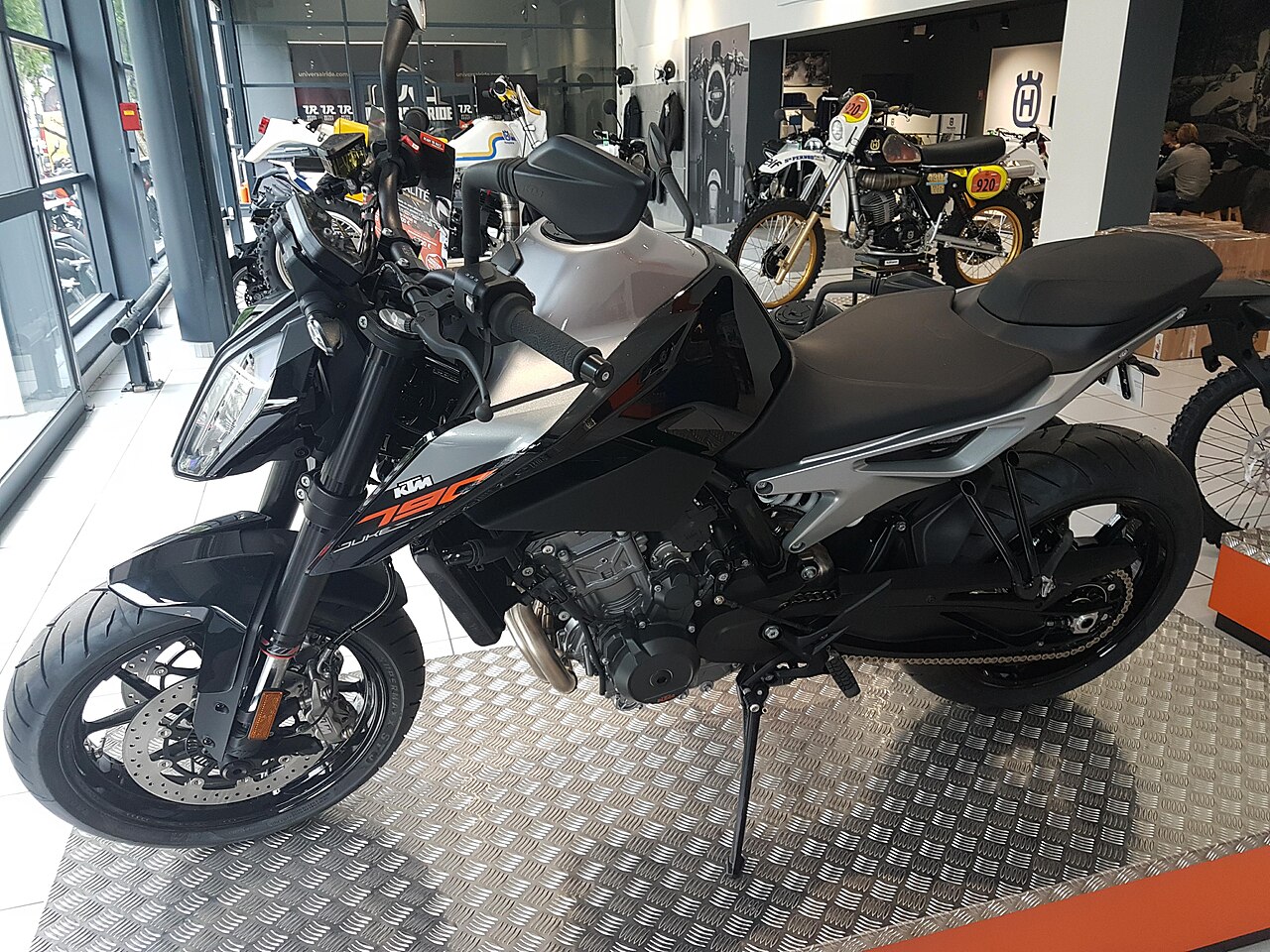 KTM Duke 790